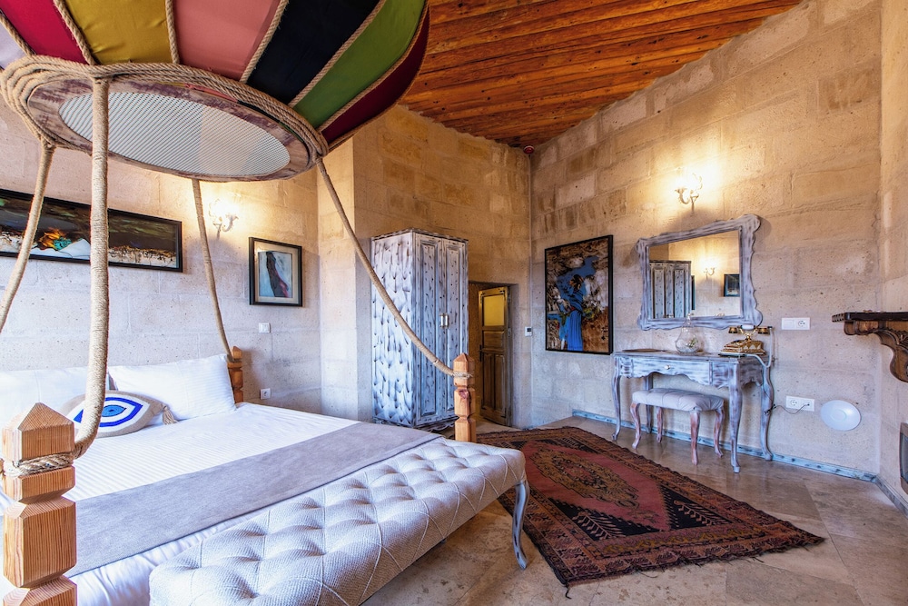 Karlik Cave Suite 15/50