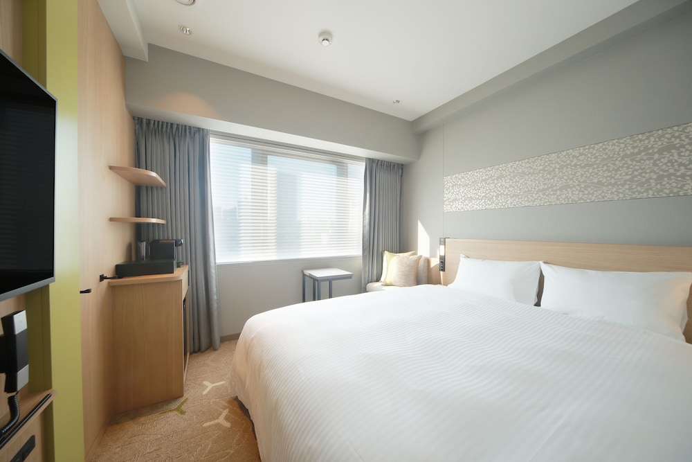MODERATE, KING BED