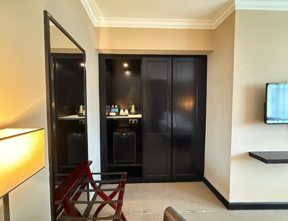 Merchant Hotel 31/66