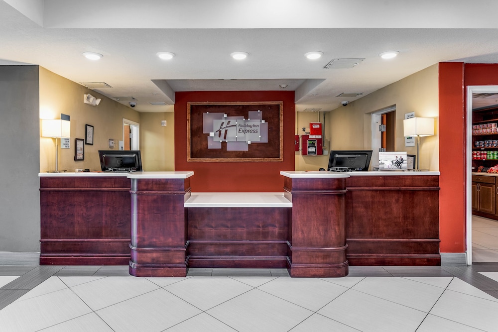 Holiday Inn Express Suites Lantana 13/57