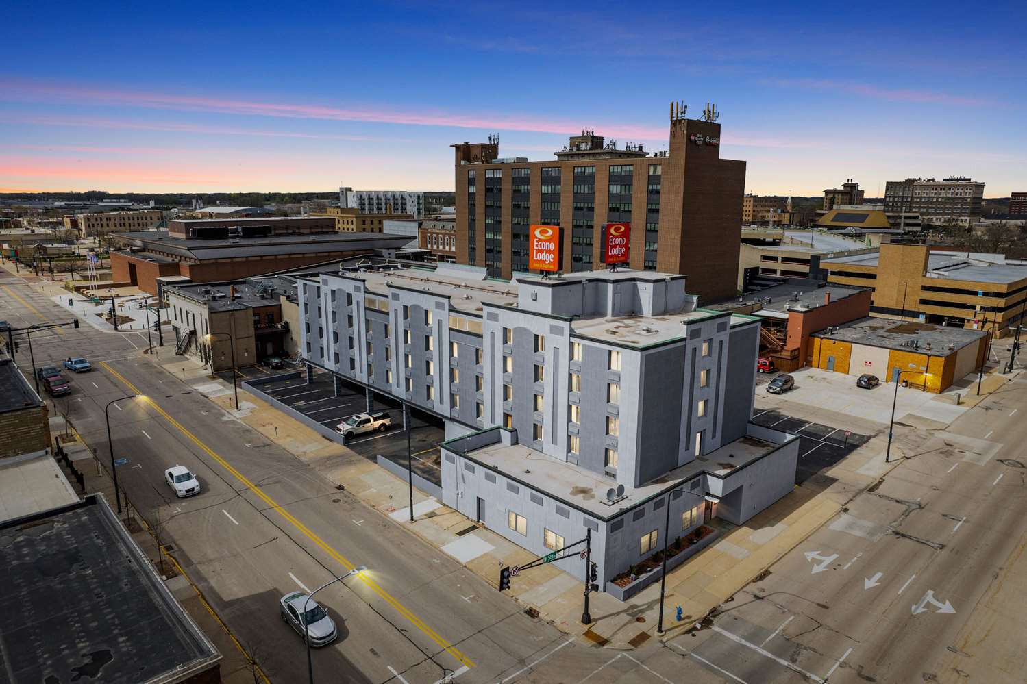 Econo Lodge Inn & Suites Waterloo Downtown 2/30