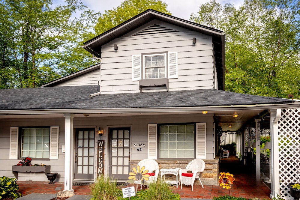 Azalea Garden Inn 1/50