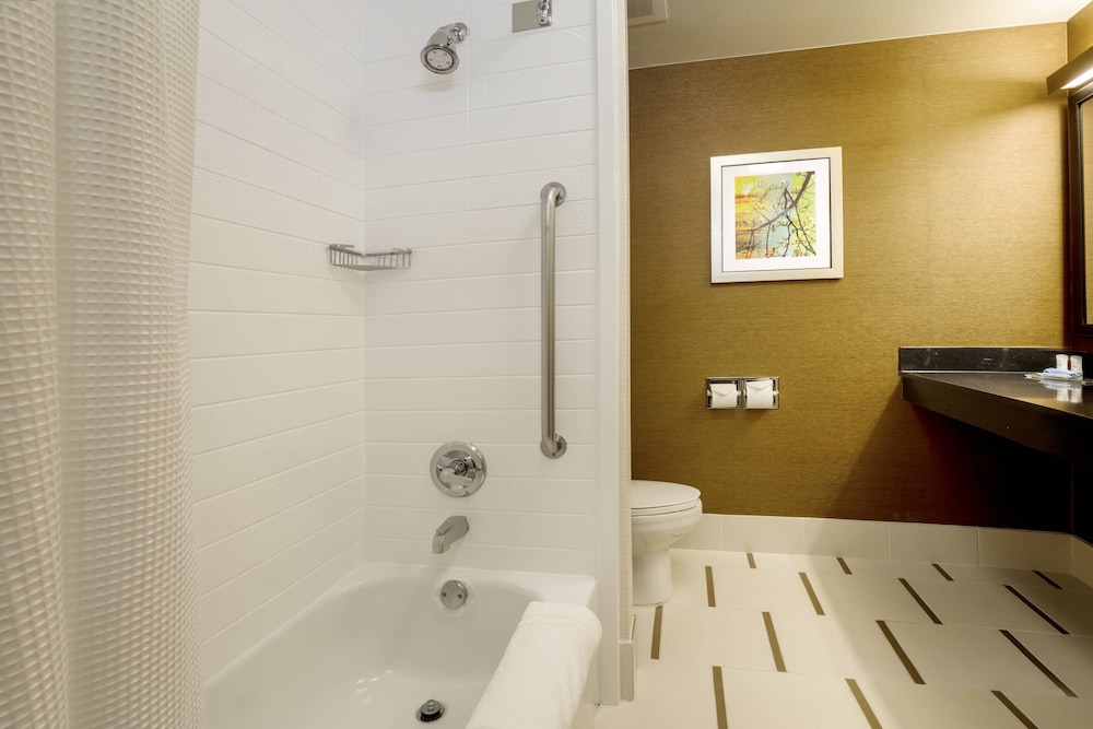 Fairfield Inn and Suites by Marriott Las Vegas South 16/57