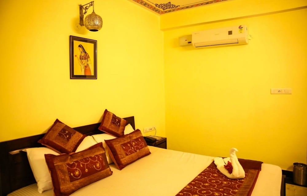 Nahar Singh Haveli 28/47
