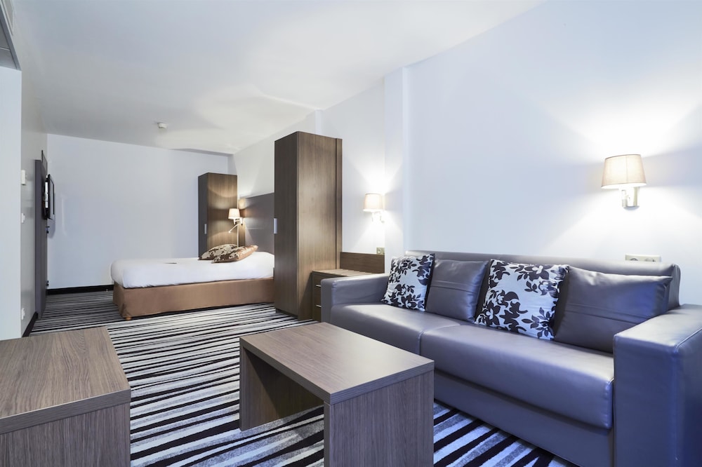 Hotel Kyriad Saint Quentin En Yvelines - Montigny 31/58