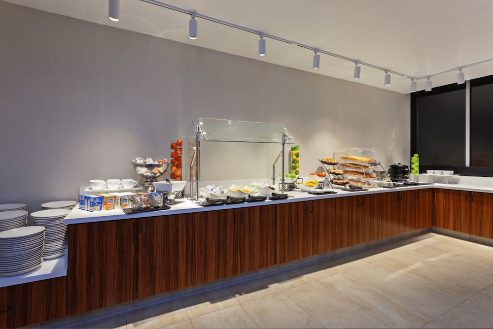 Holiday Inn Los Angeles - Lax Airport 35/51