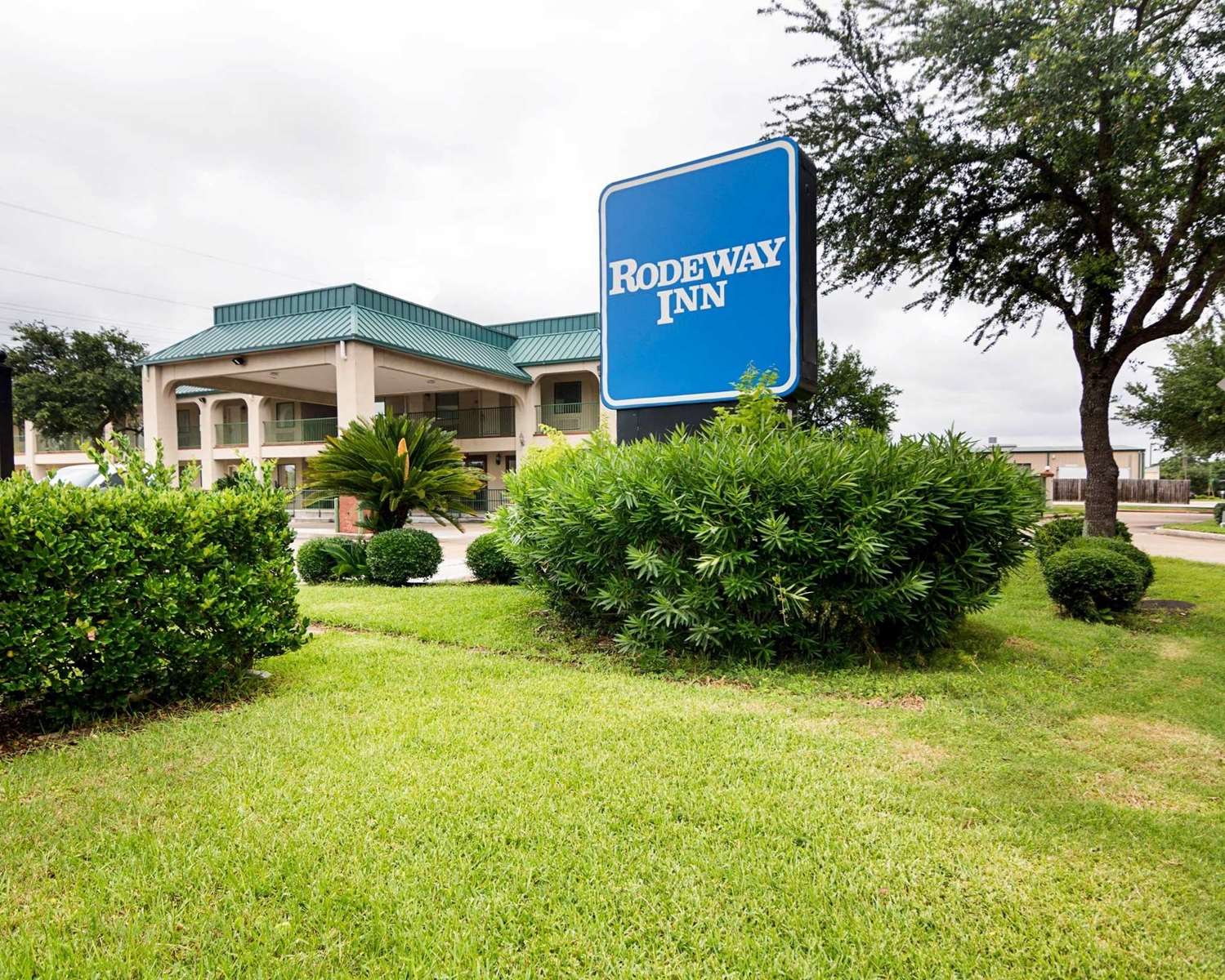 Rodeway Inn & Suites Hwy 290 NW 13/14