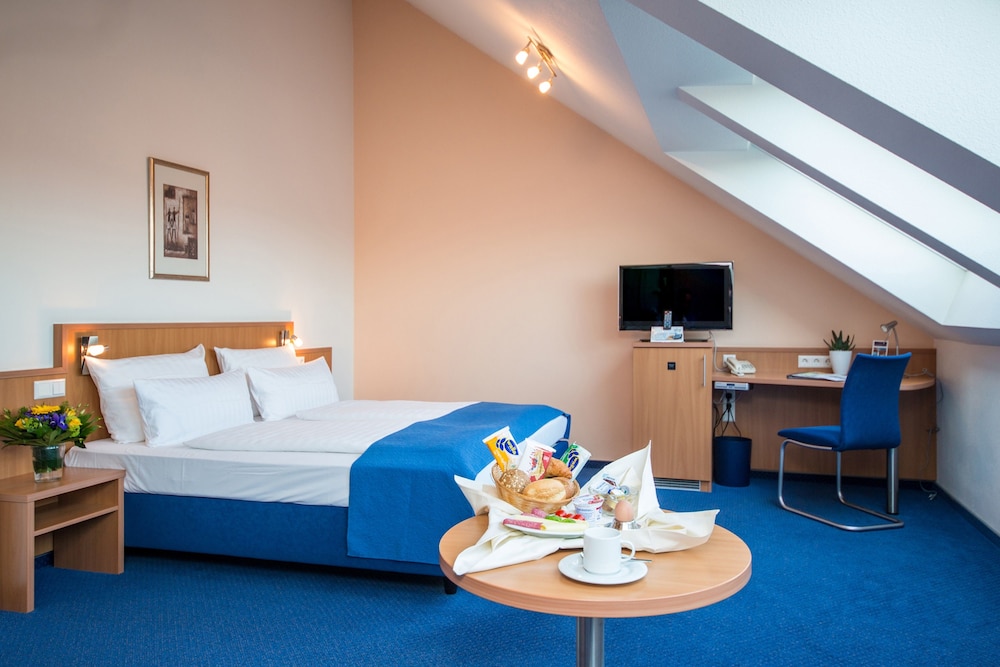Hotel & Restaurant Goldener Pflug 11/77