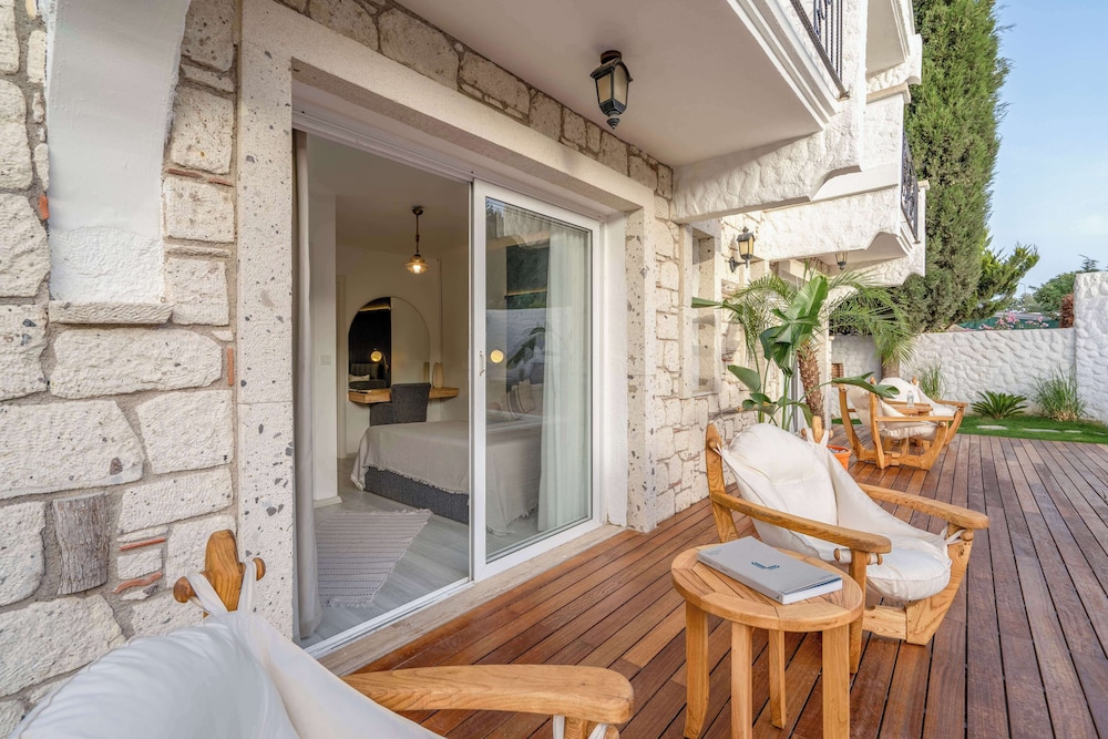 Bugra Alacati - Adults Only 26/42