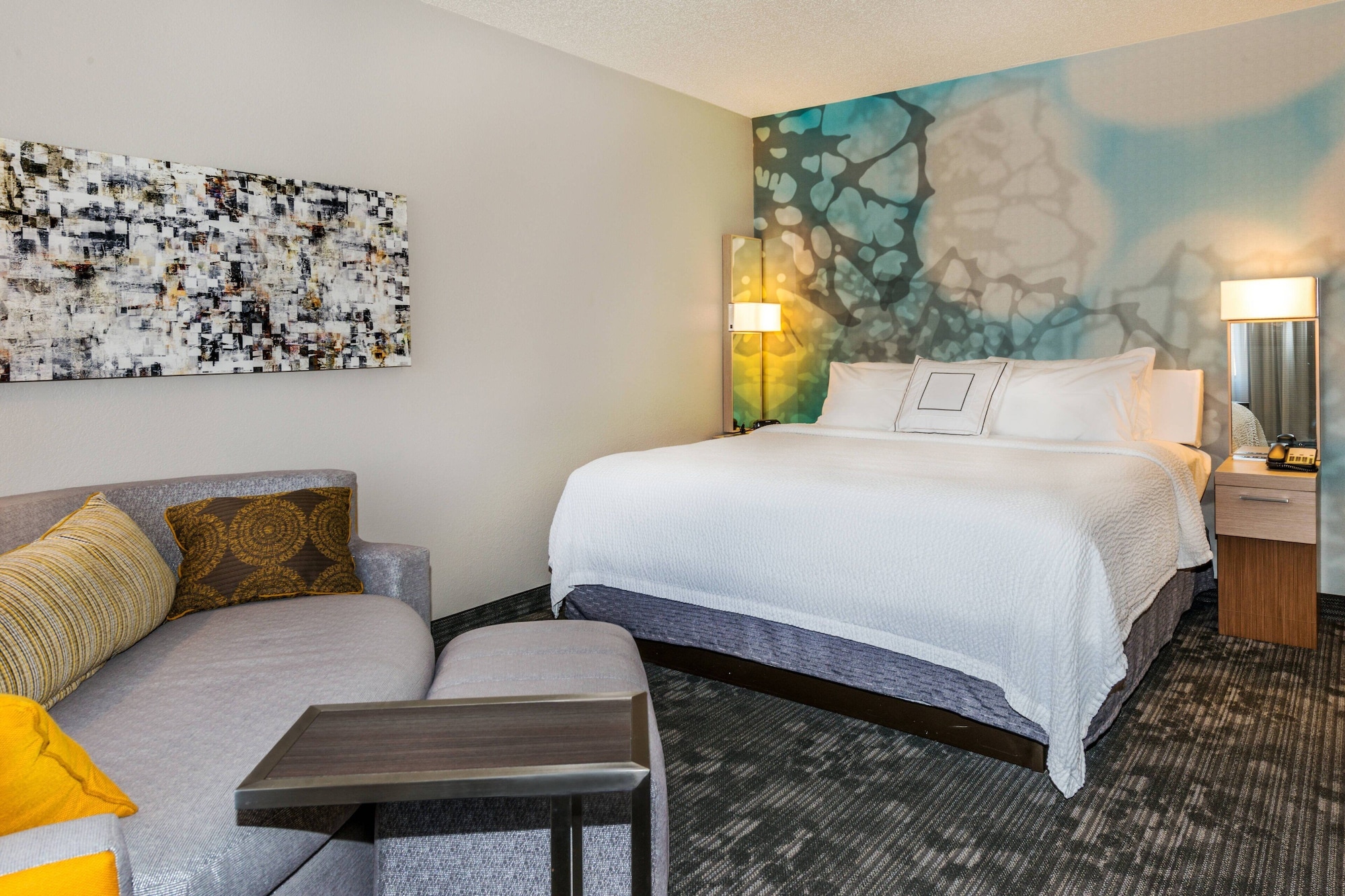 ROOM, KING BED