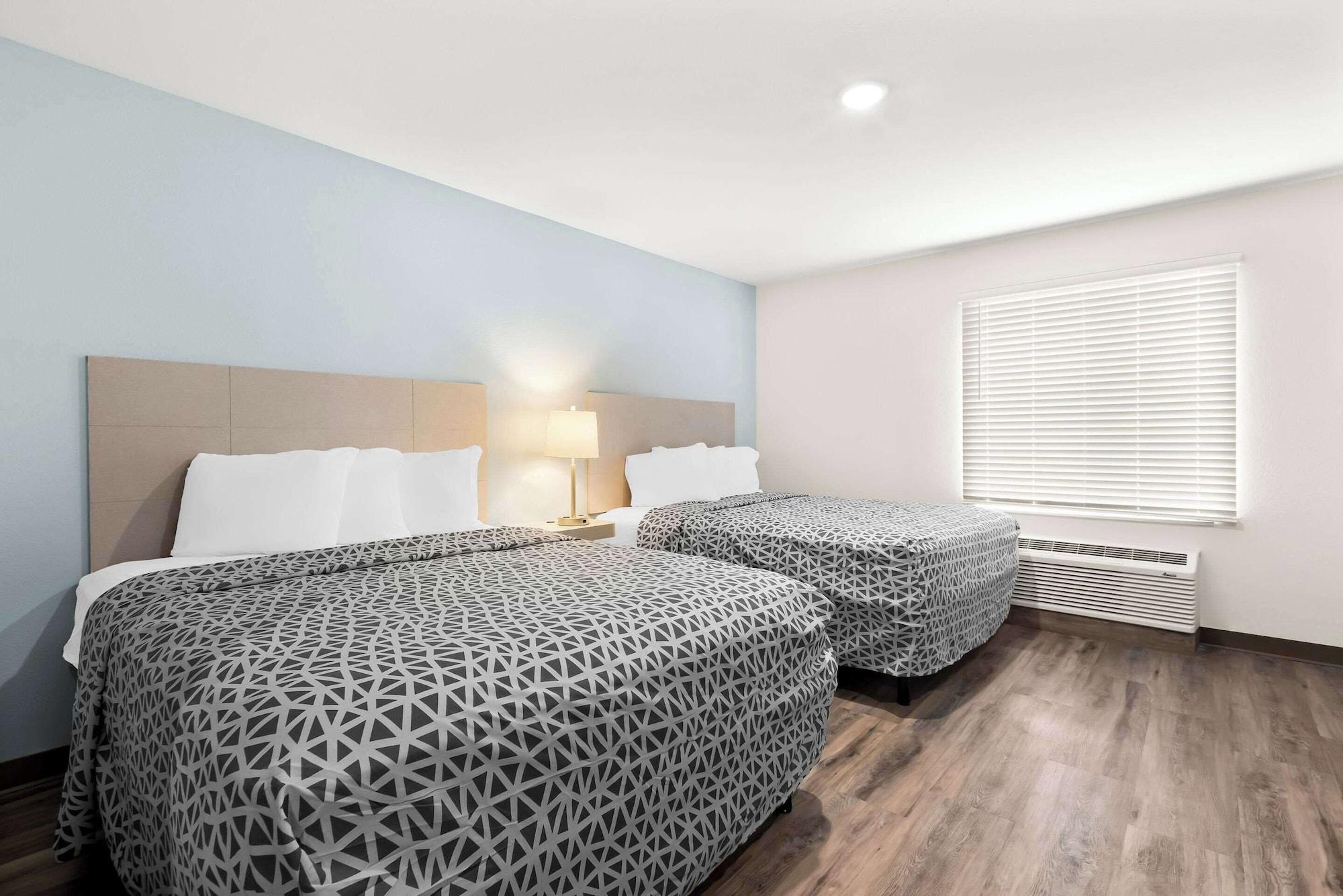 WoodSpring Suites Savannah West Chatham Parkway 15/33