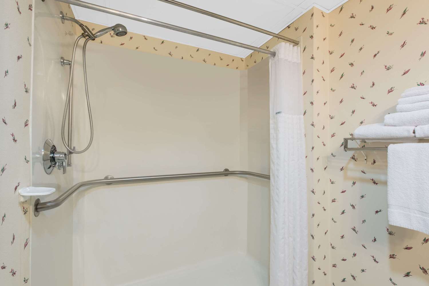 Holiday Inn Express Jonestown Ft Indiantown Gap, an IHG Hotel 24/25