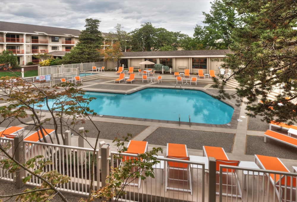 Ashland Hills Hotel Suites 1/51
