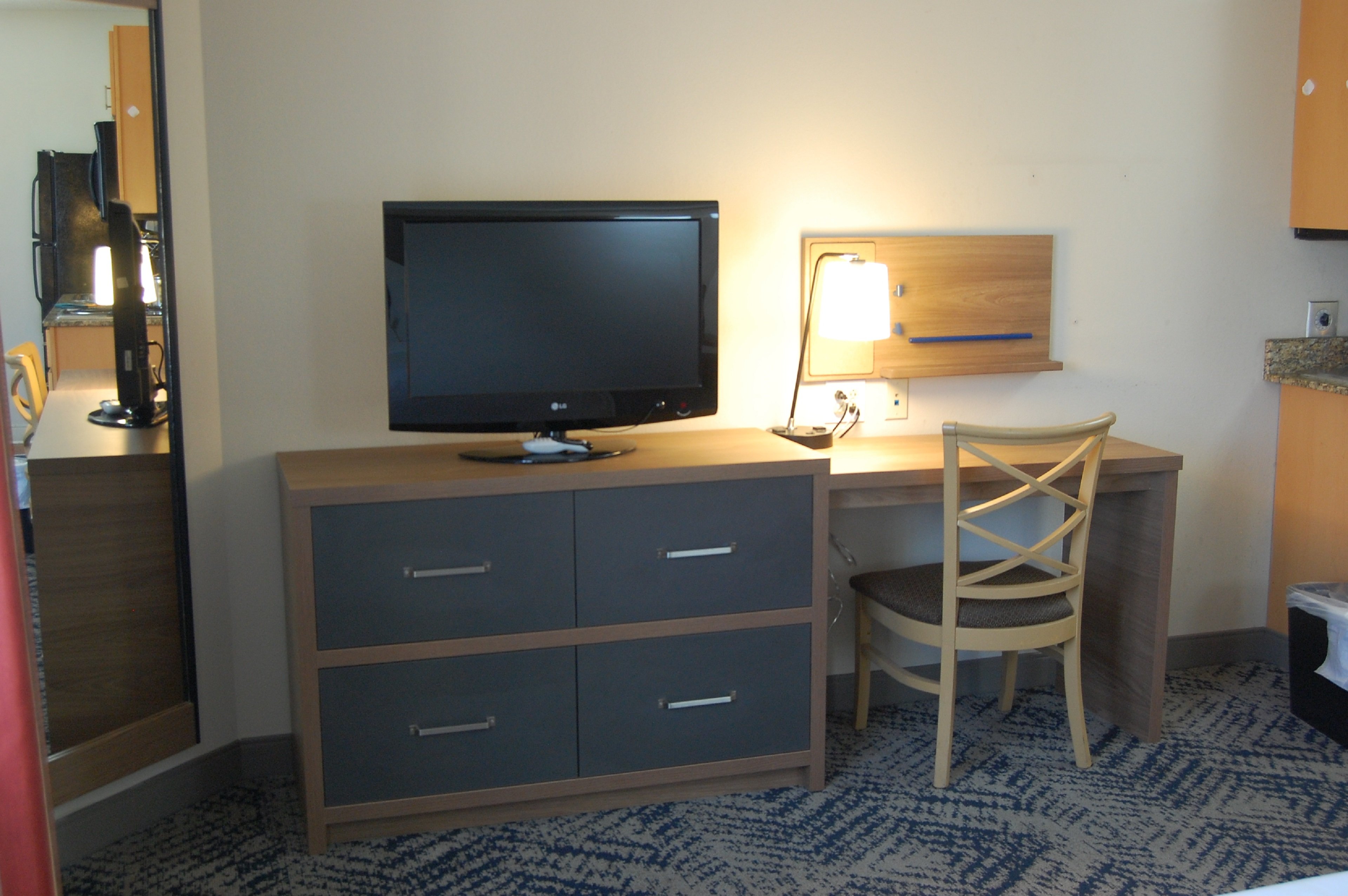 CANDLEWOOD SUITES HARRISBURG 65/76