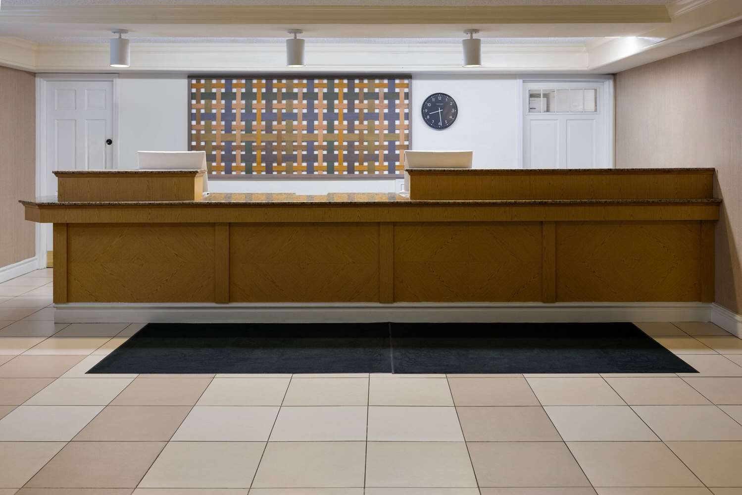 La Quinta Inn by Wyndham Pittsburgh Airport 4/36