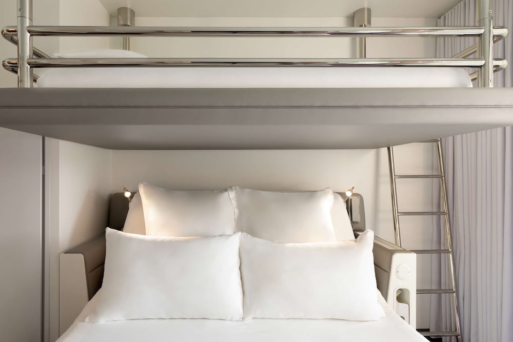 YOTEL Boston, Select by Hilton 25/79