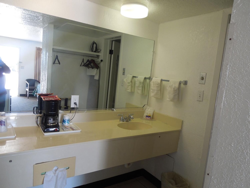 Knights Inn Mineral Wells 24/45