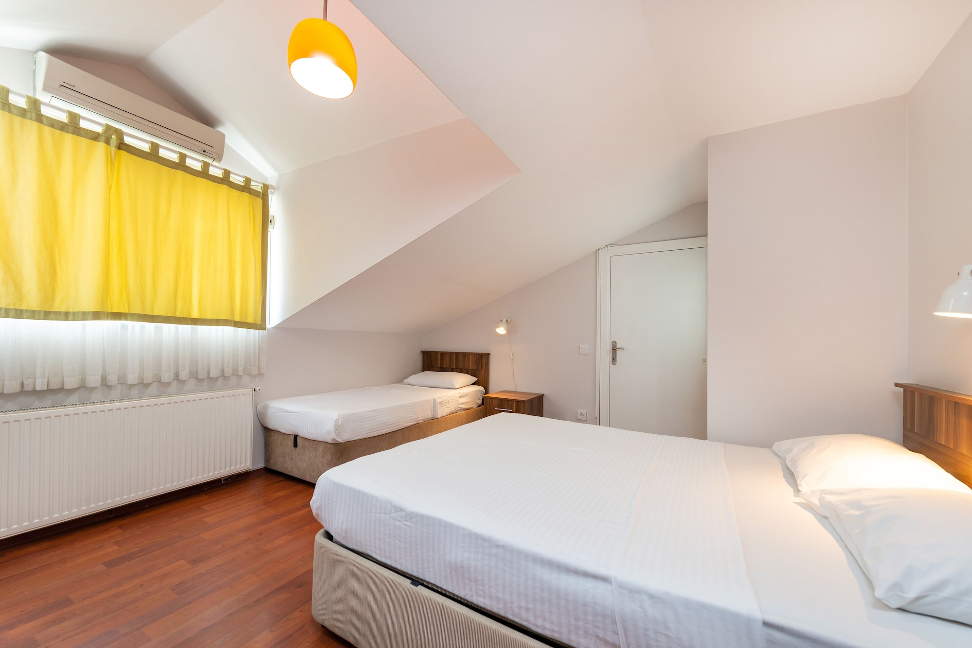 2 Bedrooms, Apartment, 1 Double and 4 Single Beds