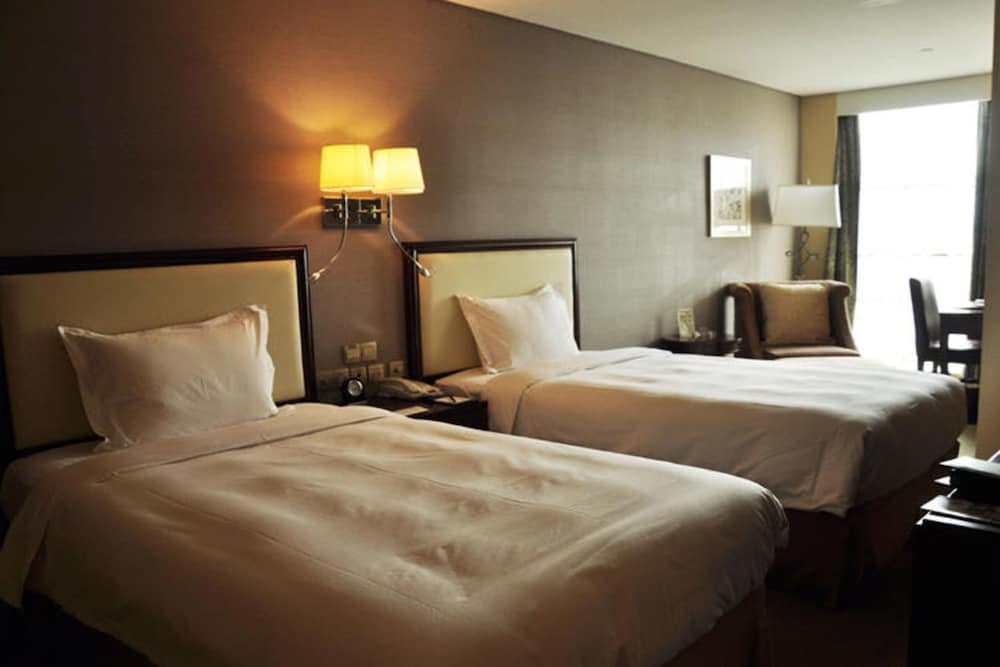 Regal Plaza Hotel Residence 10/35
