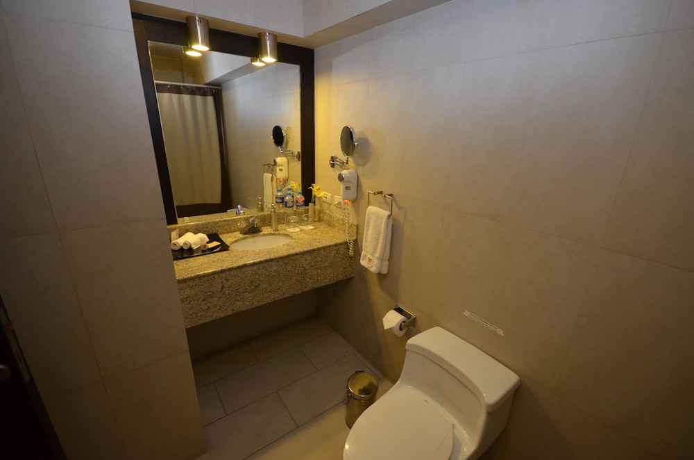 Suite, 2 Queen Beds, QP HOTELS LIMA 5/5