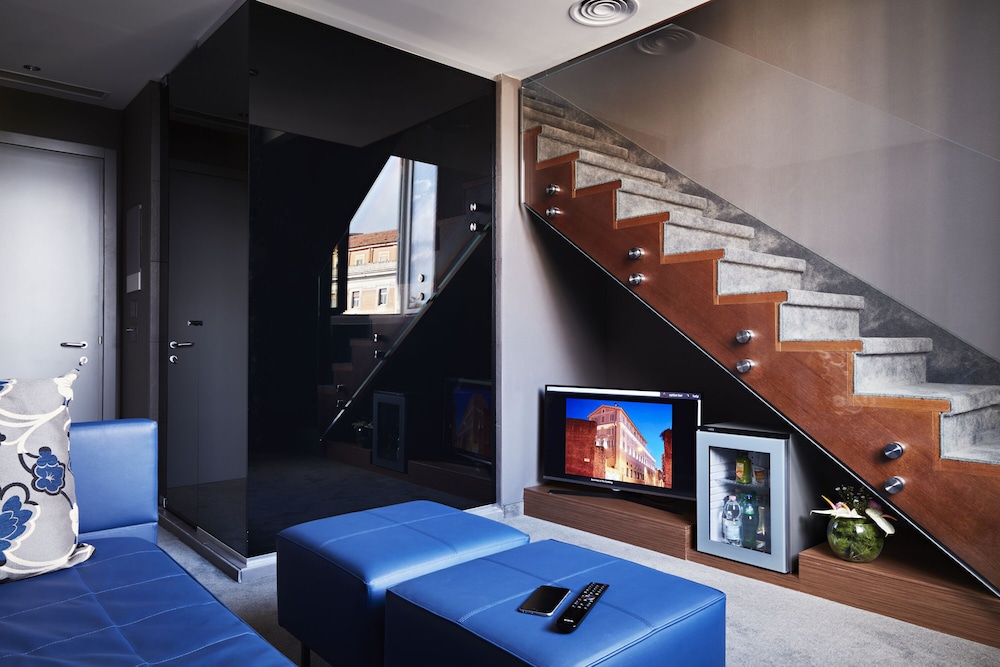 The Building Hotel 60/71