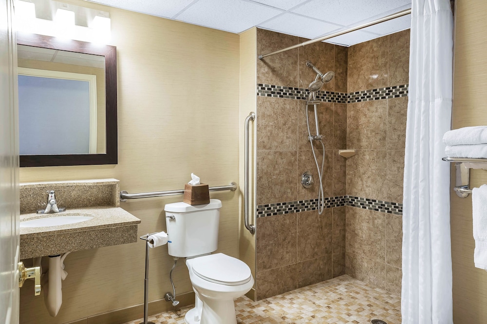 Comfort Inn Auburn-Worcester 7/46