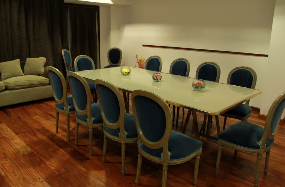 MAYFLOWER SUITES 36/42