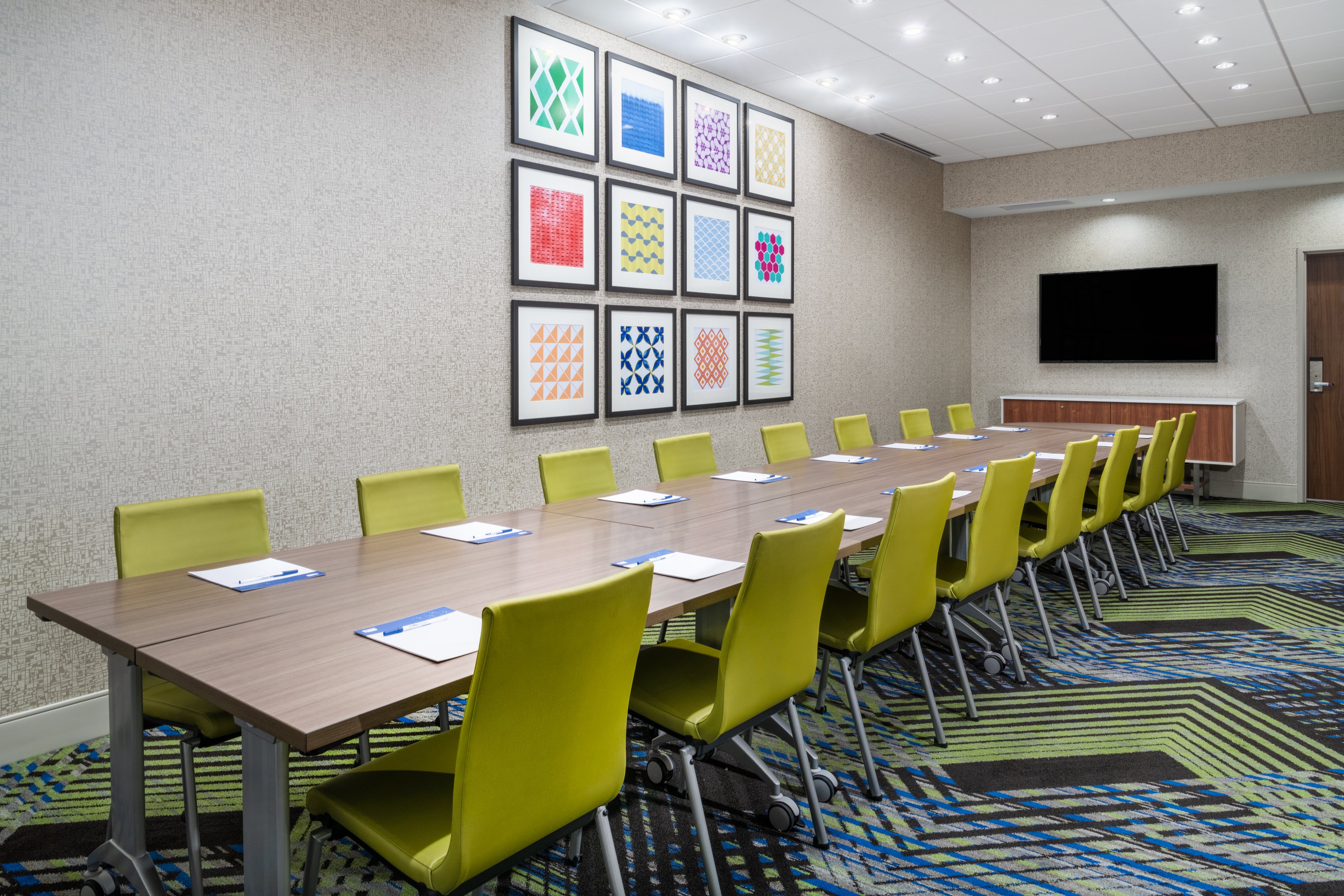 Holiday Inn Express Suites Colorado Springs South I 25 52/55