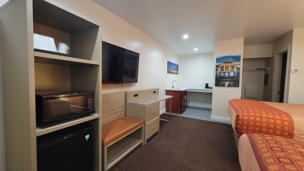 Presidio Inn 23/33