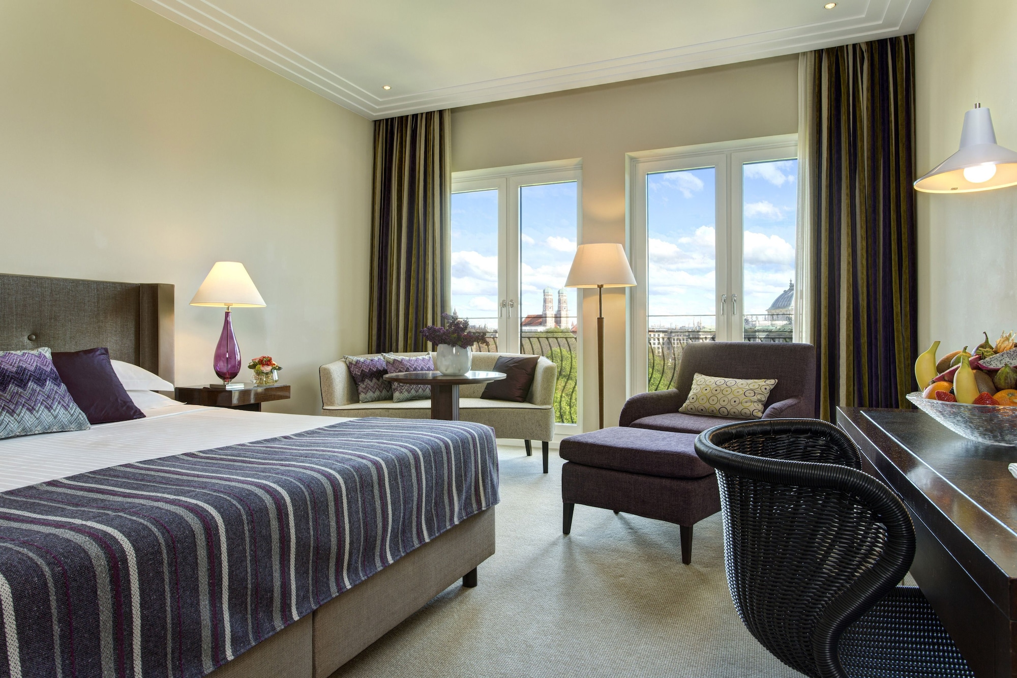 Deluxe, King Bed, Panoramic View, ROCCO FORTE THE CHARLES HOTEL 2/8