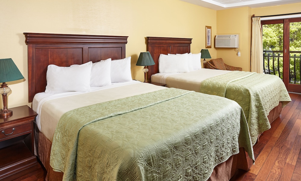 Standard, 2 Queen Beds, Resident View