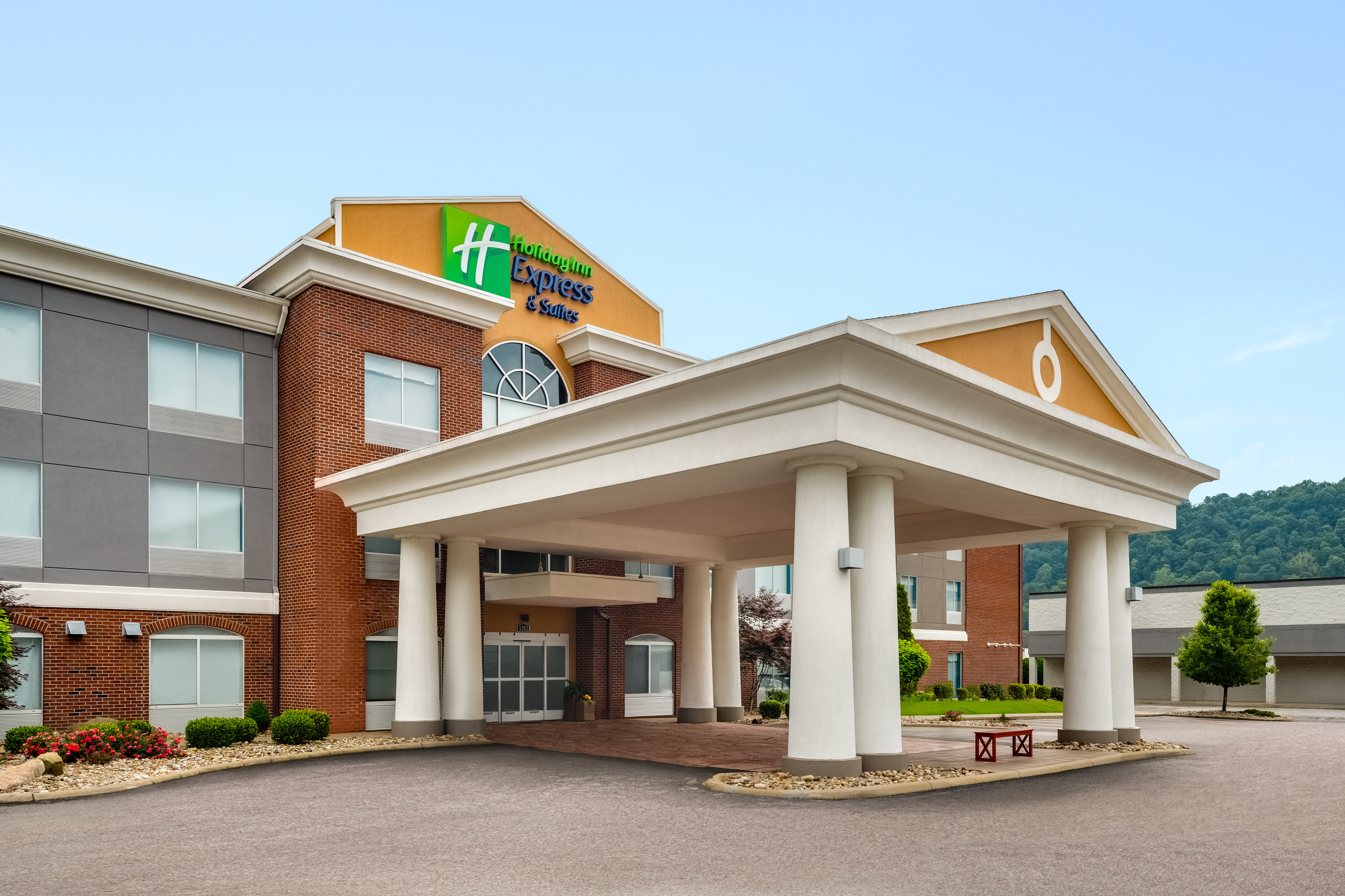 Holiday Inn Express & Suites New Martinsville 7/73