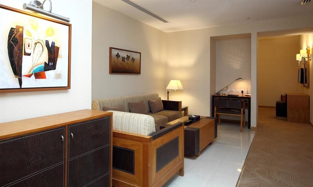 فندق مينا الجبيل سابقا جولدن توليب(Razana Hotel Al Jubail) 50/60
