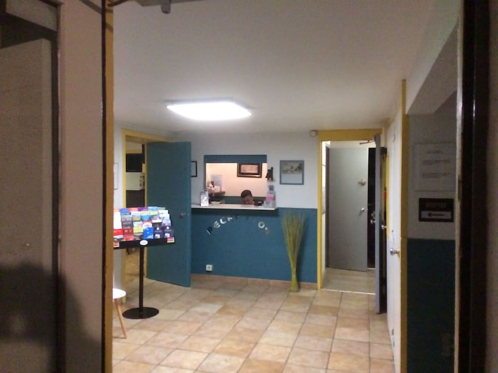 Aix Hotel 2/50