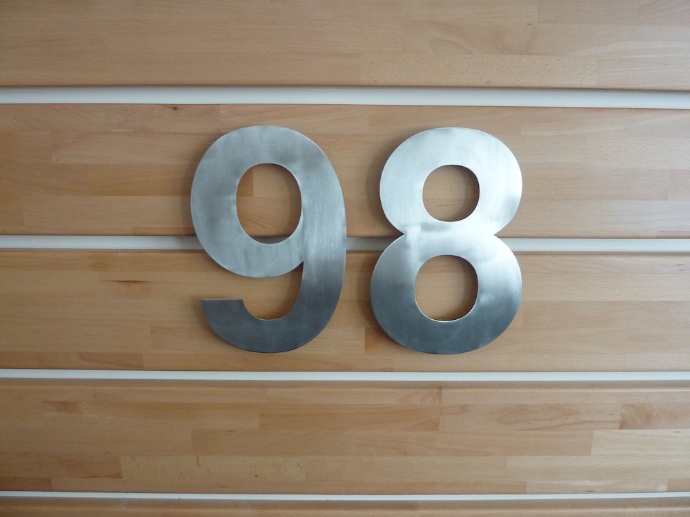 Motel 98 23/49