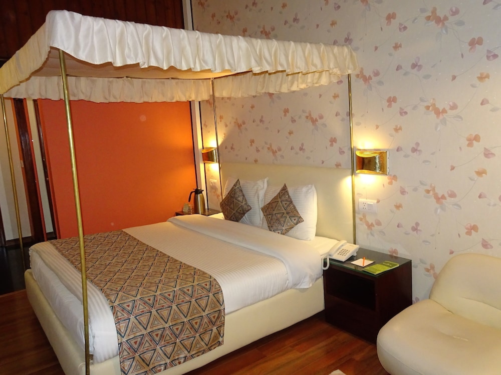 Honeymoon Inn 11/53