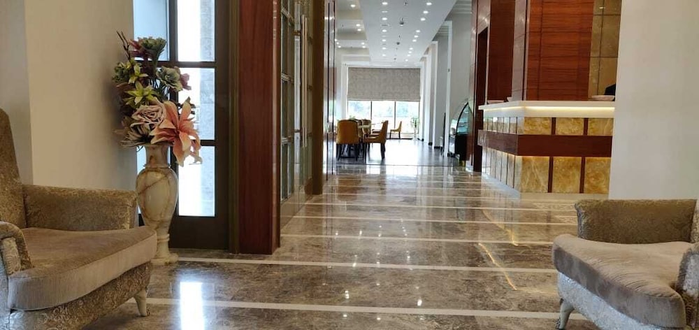 Hotel La New Delhi 6/40