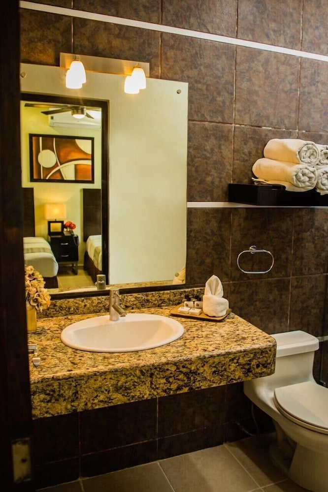 جناح جونيور بسريرين مزدوجين مع أريكة، H177 Hotel 7/8