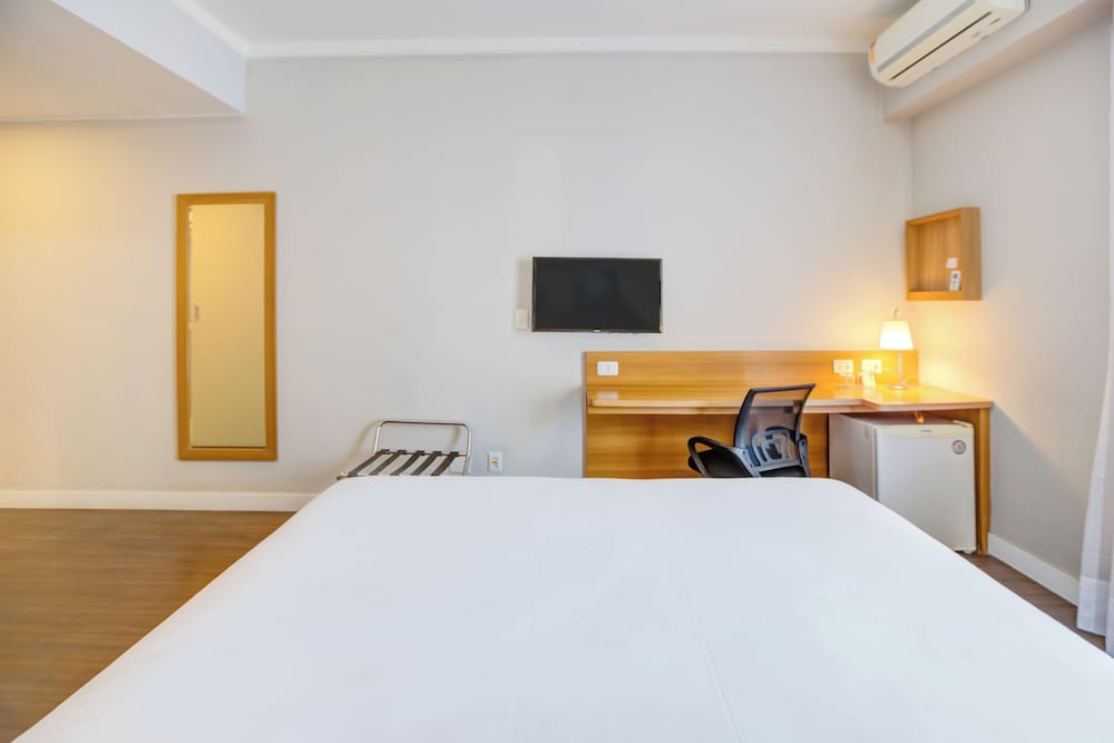 Superior, Queen Bed, Accessible