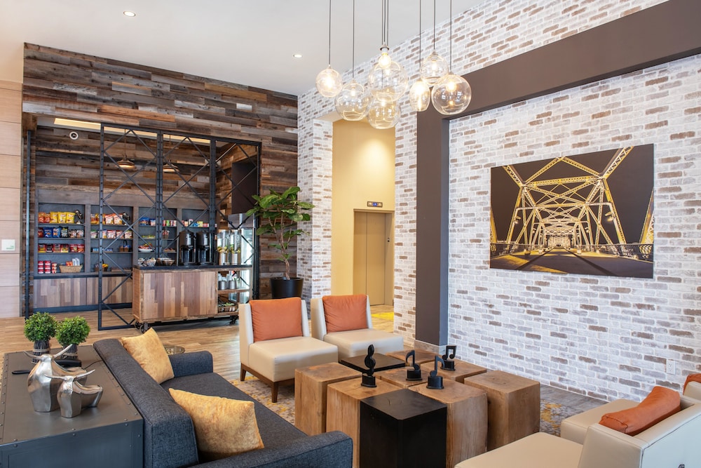 Holiday Inn & Suites Nashville Downtown Broadway 55/82