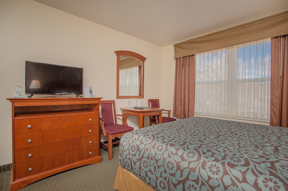 Days Inn By Wyndham Manitou Springs 9/42