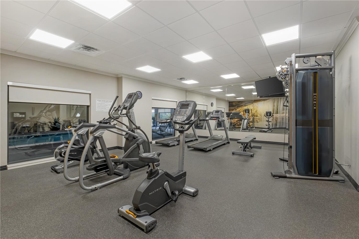 Best Western Plus Elizabethtown Inn & Suites 22/32
