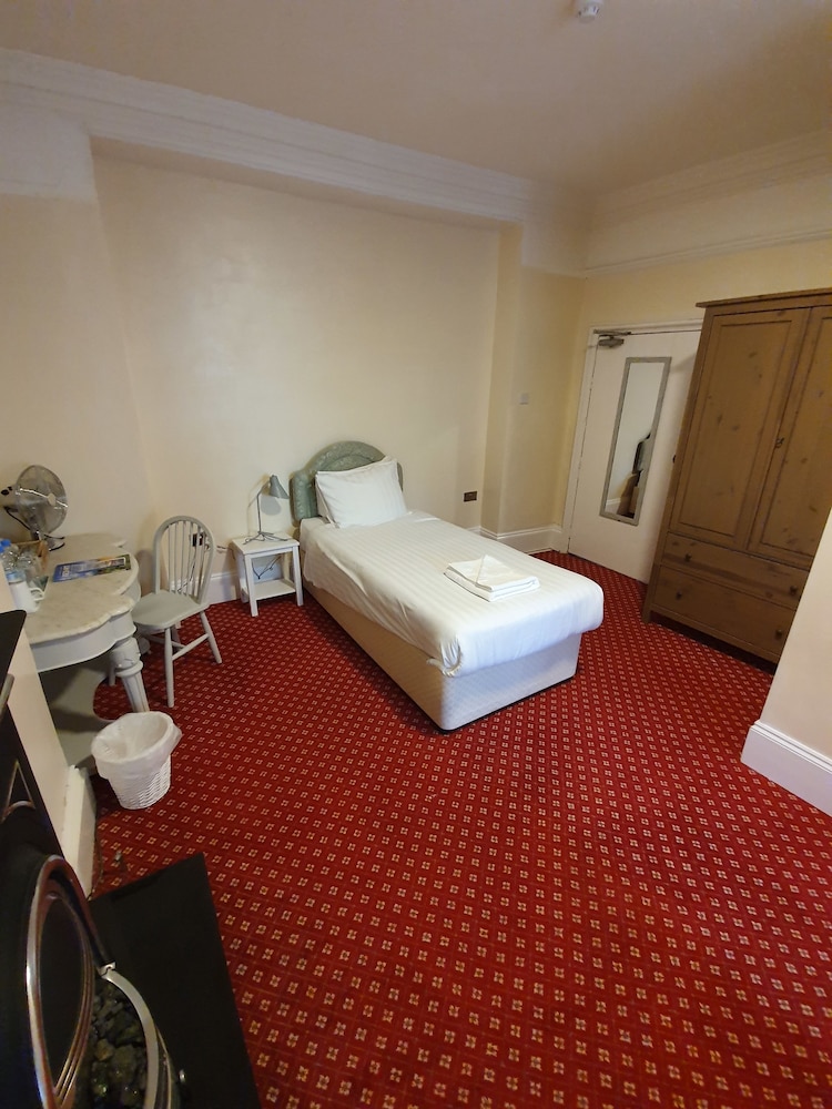 The Alexandra Hotel 21/71