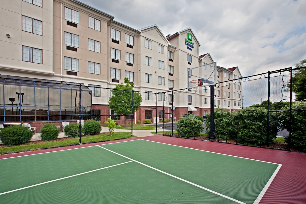 Holiday Inn Express Hotel Suites Indianapolis East 42/75