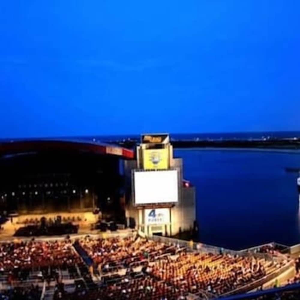 Jones Beach Hotel 43/46