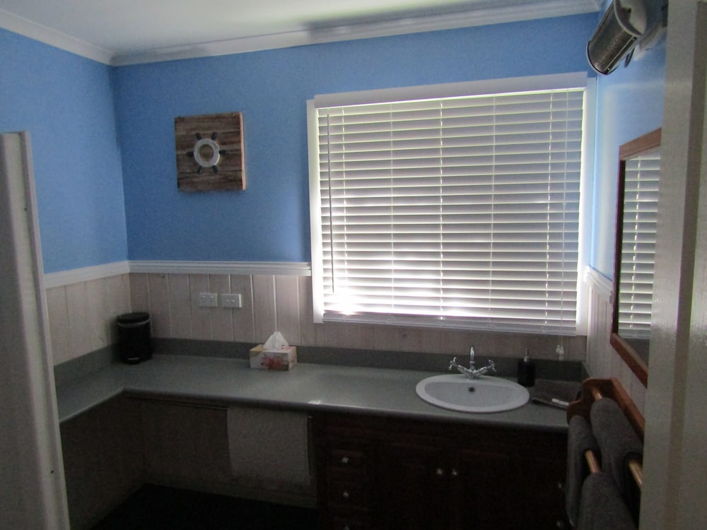 THE CRAYS ACCOMMODATION 46/46