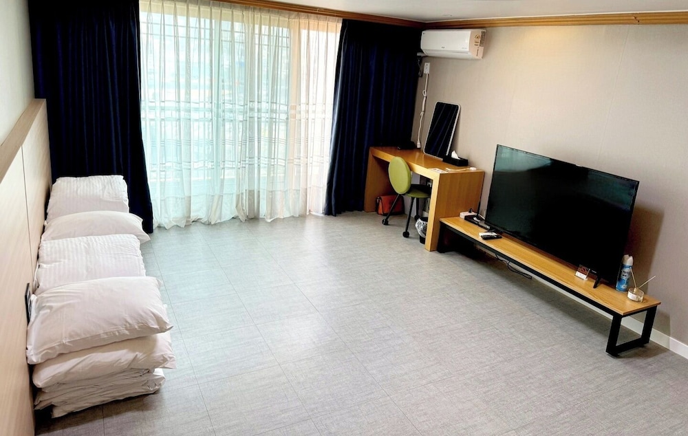 Good Morning Hotel and Resort 33/50