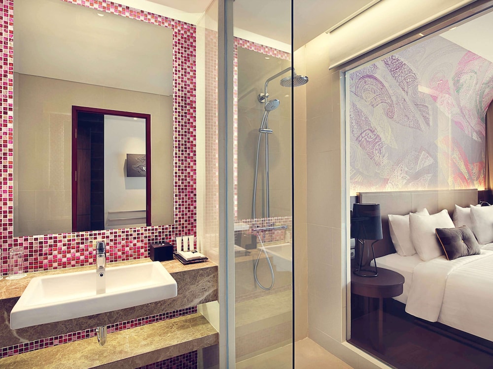 Mercure Karawang 24/66