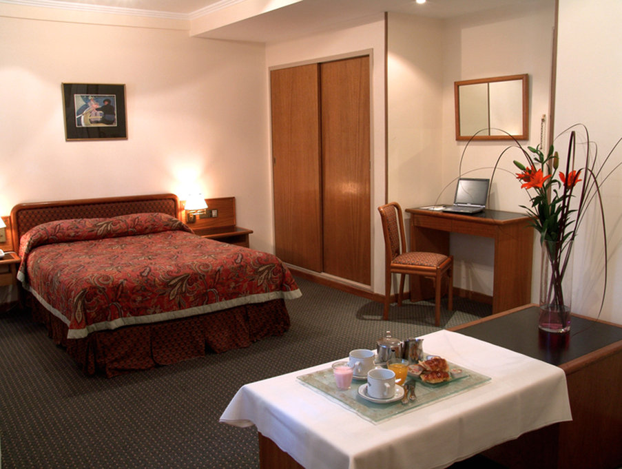 Sheltown Hotel 18/20