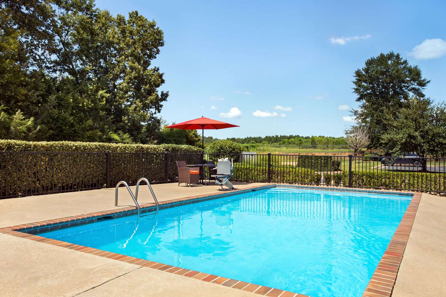 Super 8 by Wyndham Clinton 14/23